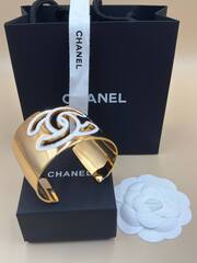 Браслет-манжета CHANEL с черной/белой эмалью