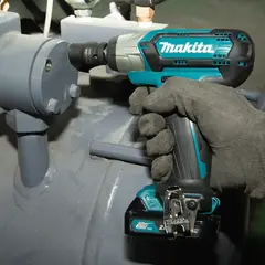 Аккумуляторный ударный гайковёрт Makita TW140DZ