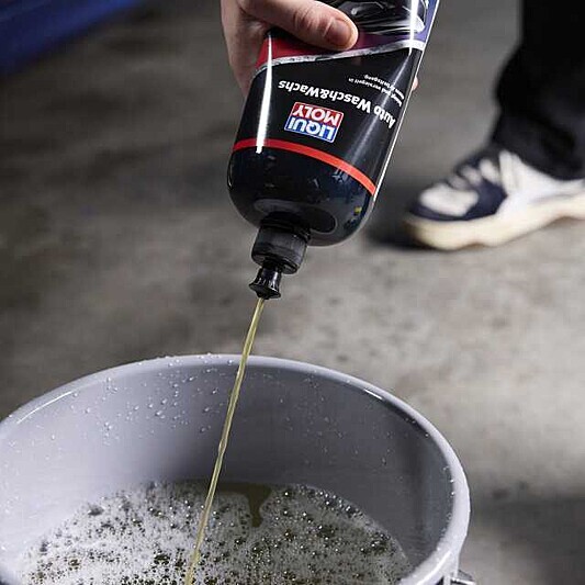 Liqui Moly Auto Wasch & Wachs Авто шампунь с воском для основательной мойки автомобиля