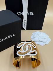 braslet-manzheta-chanel-s-chernoj-beloj-ehmalyu