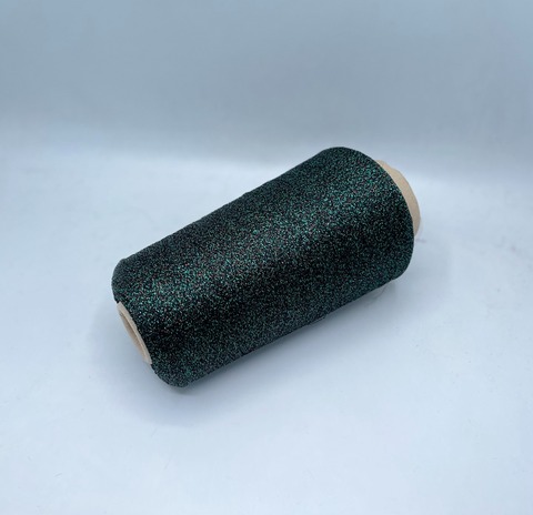 Torcitura di domaso (пр.Италия), 3750 м / 100 гр. 66% вискоза 34% полиэстер( люрекс ), цвет-Зеленый+красный на черной основе, арт.32513