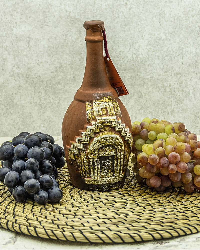 Вино Maran Winery Нораванк Красное Сухое в Кувшине 2017 г.у. 14% 0,5 л, Армения