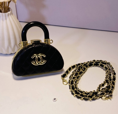 Бодичейн в форме минисумочки CHANEL на длинной цепочке