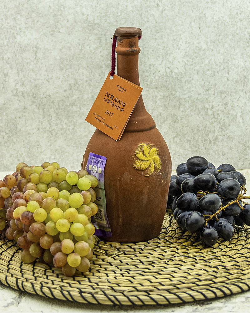 Вино Maran Winery Нораванк Красное Сухое в Кувшине 2017 г.у. 14% 0,5 л, Армения
