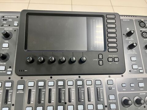 BEHRINGER X32 цифровой программируемый микшер 32 канала, 16 шин, 32 х 32 интерфейс USB