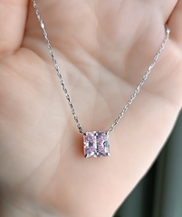 30468 - Колье из серебра с подвеской- розовым цирконом огранки эмеральд