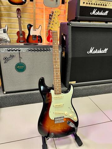 FENDER VINTERA `60s Stratocaster 3-Color Sunburst