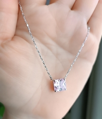 30468 - Колье из серебра с подвеской- розовым цирконом огранки эмеральд