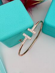 braslet-iz-zolochenogo-serebra-925-proby-v-stile-tiffany-s-fianitami