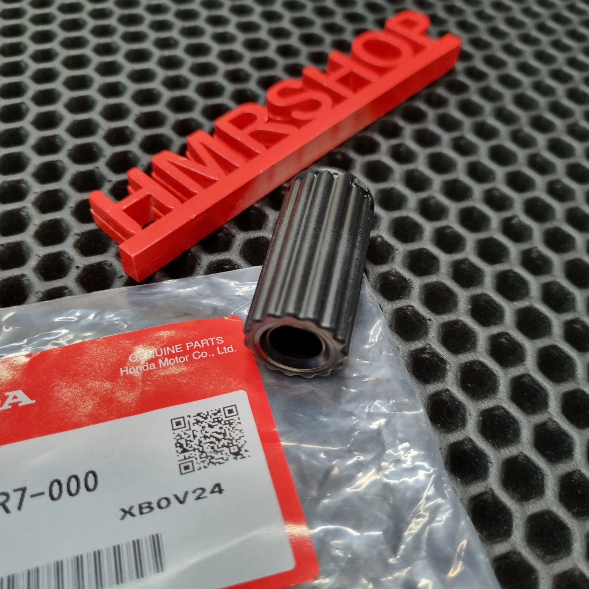 Honda Резиновая накладка лапки КПП 24705-MR7-000