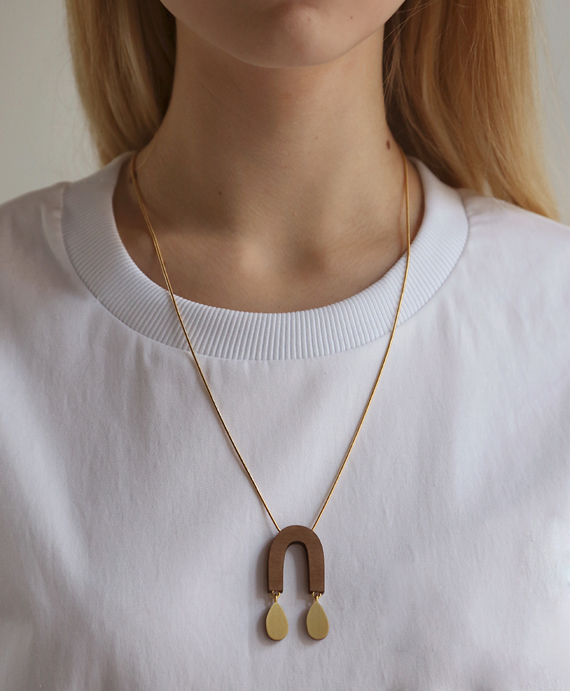Подвеска Waterfall Arch Necklace Walnut