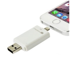 Флешка для Iphone/Ipad со сменной микро SD картой (SD карта в комплект не входит)