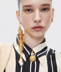 34593-sergi-fish-skeleton-v-stilistike-schiaparelli-cvet-serebro-zoloto