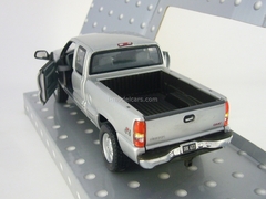 GMC Sierra Extended Cab 2000 Cararama 1:43