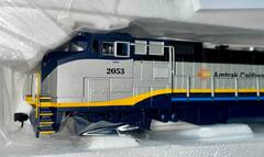 Локомотив GE Dash 8-32BWH Amtrak California (DCC,звук) 1:87