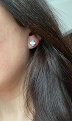 90333-sergi-pusety-klever-trendy-mini-iz-serebra-s-perlamutrom