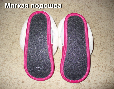 Тапочки чуни из овчины на мягкой подошве двухцветные