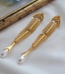 34593- Серьги FISH SkELETON в стилистике SCHIAPARELLI цвет серебро/золото