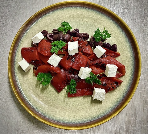 Запечённый перец с оливками и брынзой (280 гр.)
