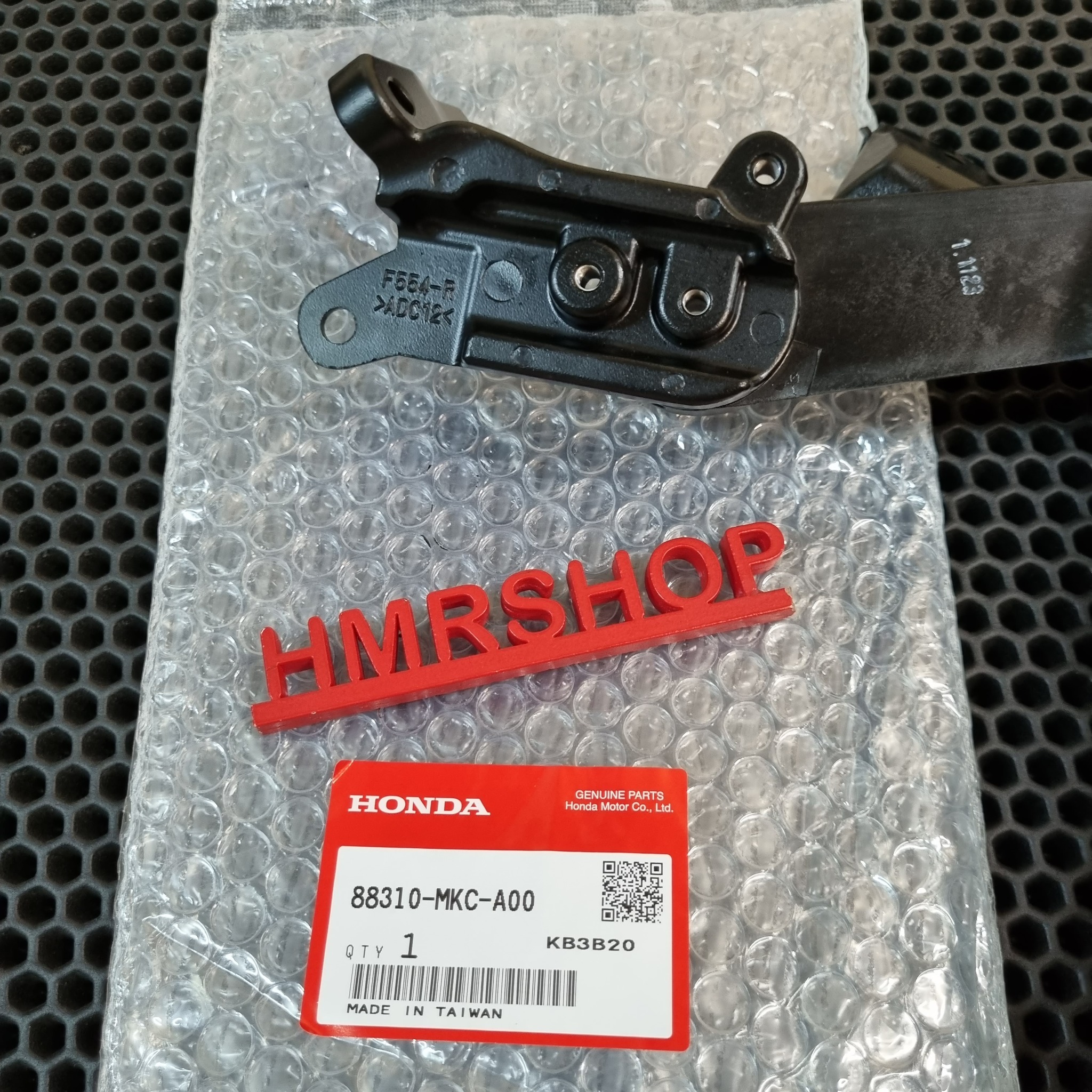 Honda Кронштейн зеркала GL 1800 2018-н.в. правый 88310-MKC-A00