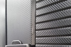 Входная металлическая дверь с зеркалом Лайнер/SBlack Black Carbon/White Silk