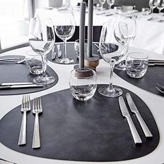 Подстановочная салфетка фигурная 37x44 см LindDNA Bull black 9870