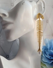 34593-sergi-fish-skeleton-v-stilistike-schiaparelli-cvet-serebro-zoloto