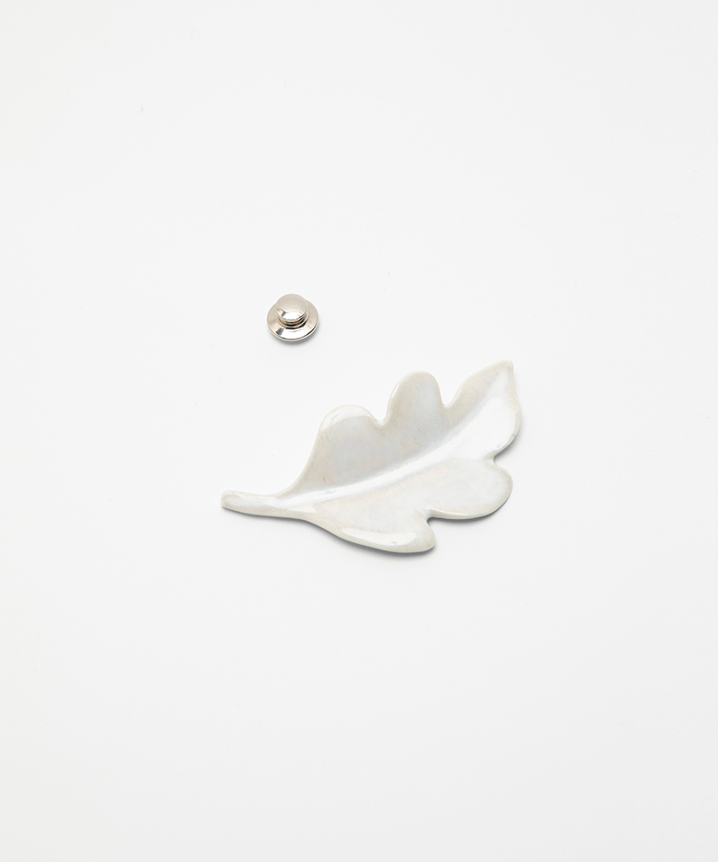 Брошь LEAF WHITE