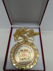 Медаль со стразами 