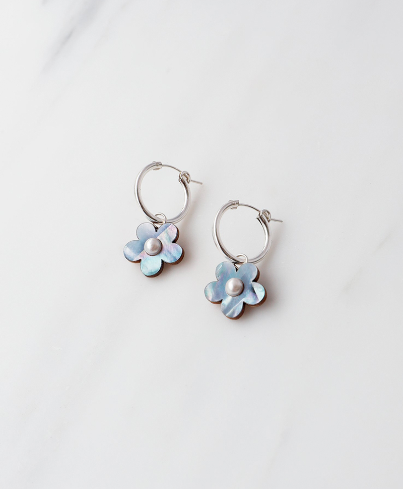 Серьги Mini Bloom Hoops in Blue Pearl