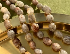 Кварц (фантомный), галтовка 10-16х12-20мм, 1/2 нити 19см \ нить 39-40см