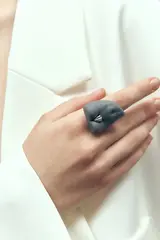 Кольцо Афродита, серый фарфор