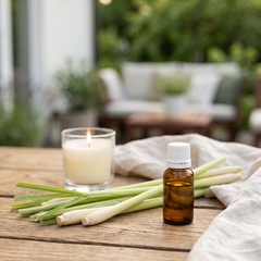 Эфирное масло лемонграсса Young Living на летней террасе