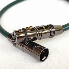DAXX R386 Балансный 1XLR-1XLR кабель (папа-мама) из бескислородной меди. D=9mm