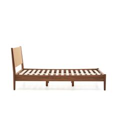 Кровать Elan из шпона и массива ореха со шнуром 180 x 200