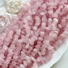 Розовый кварц галтовка, 4-8 на 9-16 мм, нить 78 см, К259