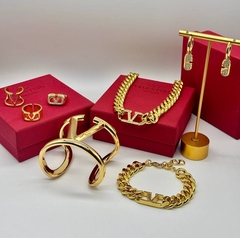 kolco-shirokoe-valentino-iz-latuni-v-pozolote-lux