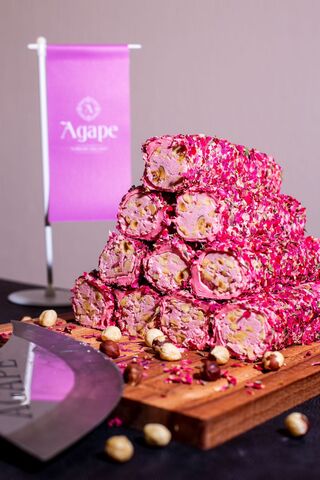 Клубничный лукум с миндальной пастой, миндалем и лепестками роз (250гр.)