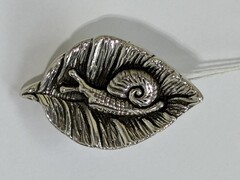 Улитка на листе (брошь из серебра)