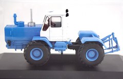 Tractor T-150K blue-white 1:43 Hachette #11