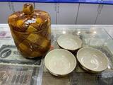K15679 Боченок керамический для меда с крышкой и 3 чашами, 17х12 см, новый в идеале K15679 Боченок керамический для меда с крышкой и 3 чашами, 17х12 см, новый в идеале