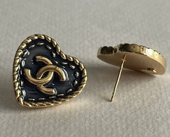 56173 - Серьги-пусеты CHANEL в форме сердца