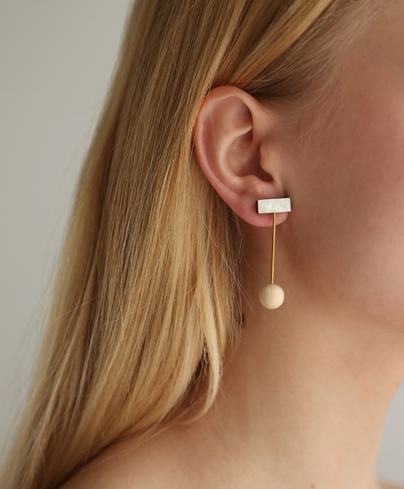 Серьги Drop Sphere Studs Mother of Pearl