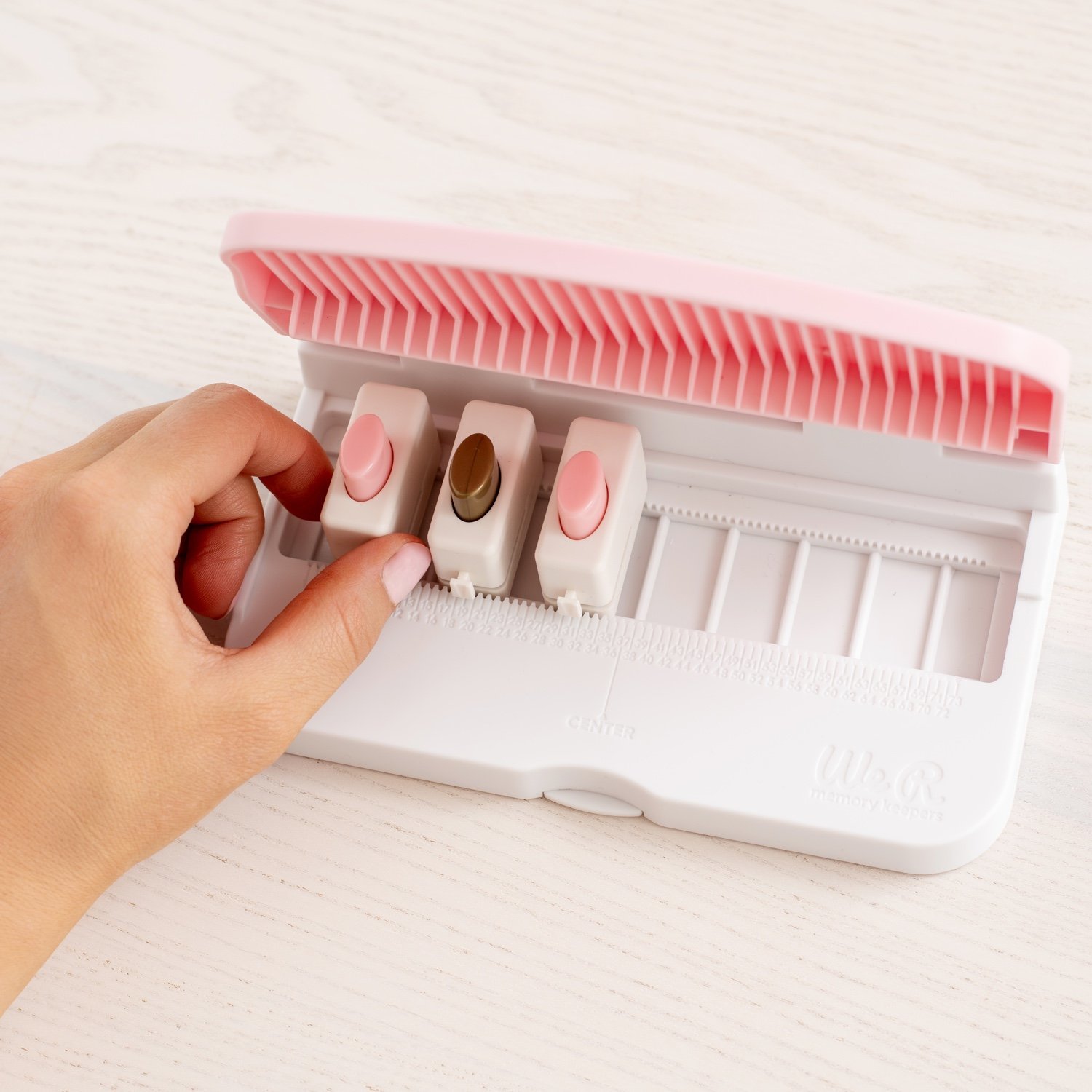 Дырокол для перфорирования отверстий под диски Maggie Holmes Day-To-Day Planner Adjustable Punch Board