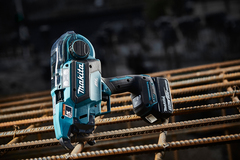 Аккумуляторный инструмент для вязки арматуры Makita DTR180ZK