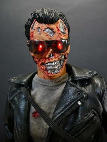 Фигурка Терминатор Т-800 из фильма Терминатор Hot Toys