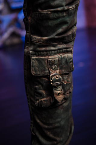 Robin's Jean | Джинсы мужские Military Green Camo SP50518 нижний карман спереди