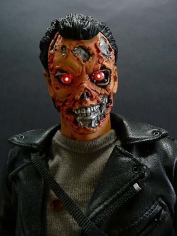 Фигурка Терминатор Т-800 из фильма Терминатор Hot Toys