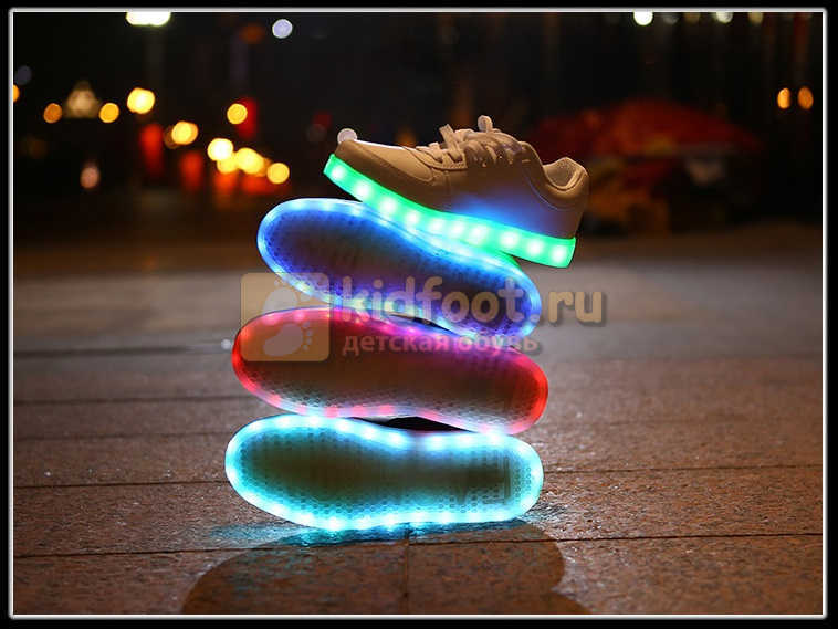 Светящиеся кроссовки с USB зарядкой Fashion (Фэшн) на шнурках, цвет белый, светится вся подошва