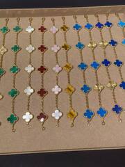 braslet-vca-kollekciya-alhambra-5-motivov-klever-yellow-vgold
